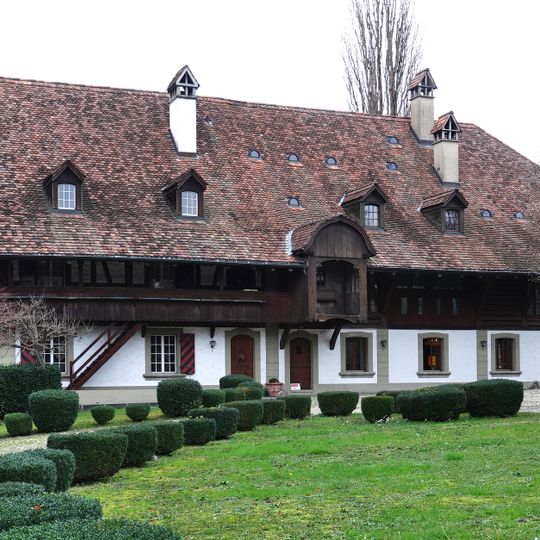Former farm building with residential part
