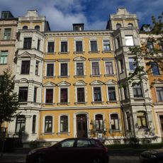 Mietshaus in geschlossener Bebauung mit Vorgarten Andréstraße 6