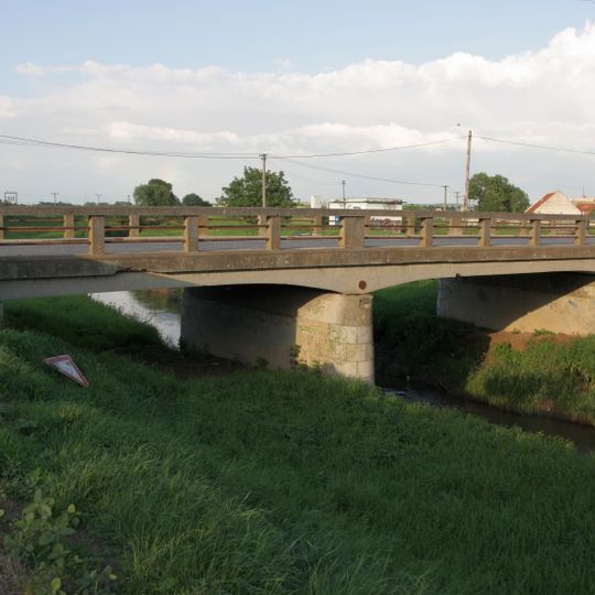 Most ulice Na Lázních přes Litavu v Blučině