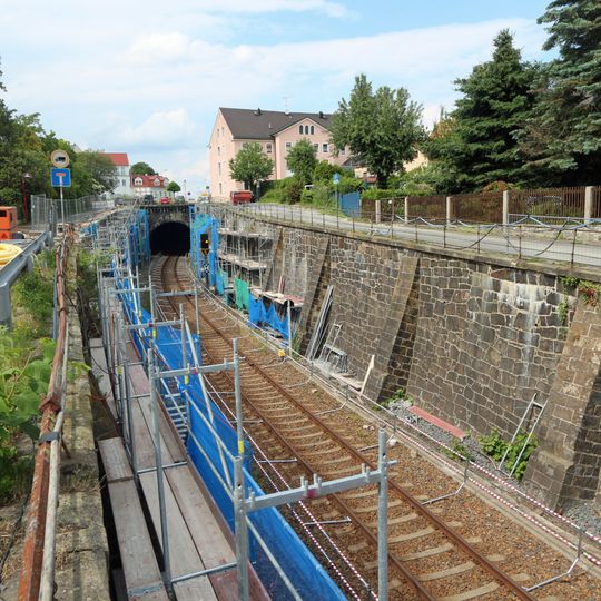 Böschungsmauer am Damm