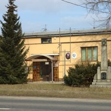 Pomník padlým u obecního úřadu v Nové Vsi