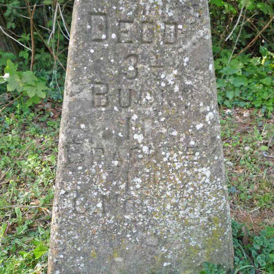 Milestone, Iron Down Hill, at jct with lane to Hill Farm