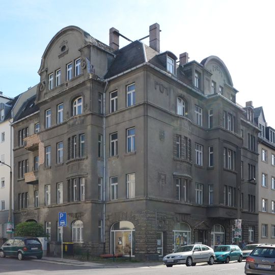 Mietshaus in geschlossener Bebauung in Ecklage Henriettenstraße 45