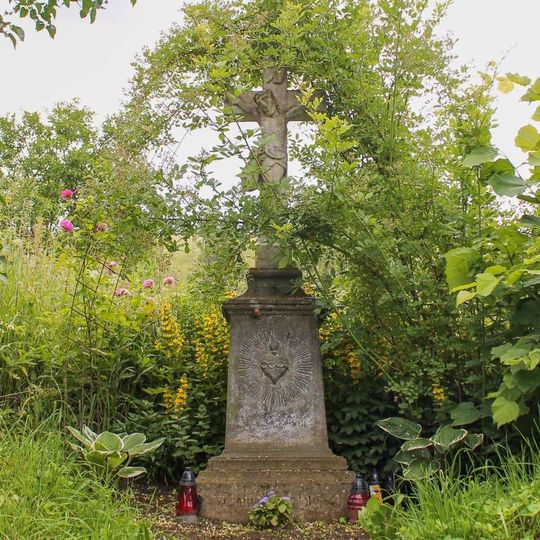 Kříž v Nových Losinách vedle silnice