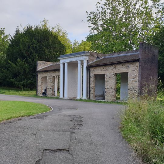 Ruskin Park Portico shelter
