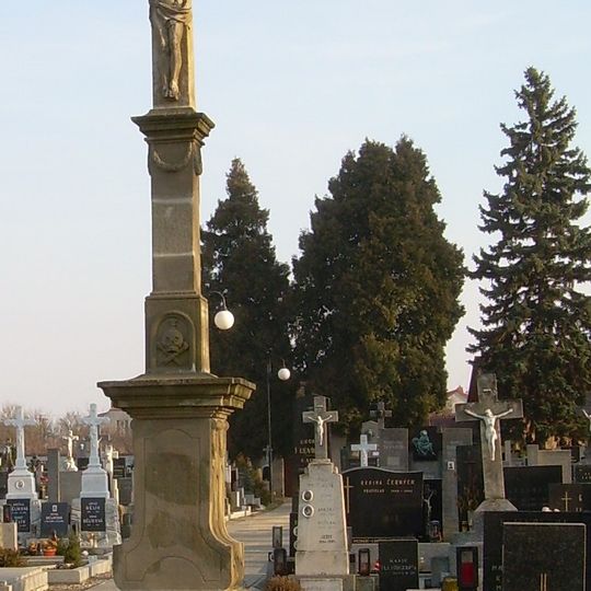 Kříž na hřbitově