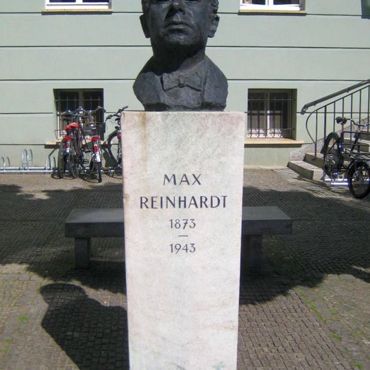 Max Reinhardt bust