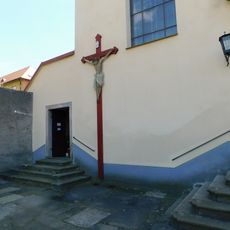 Kříž u kostela Proměnění Páně v Třebíči