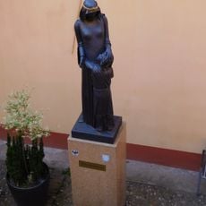 Statue of Elisabeth of Bohemia in Karolinum