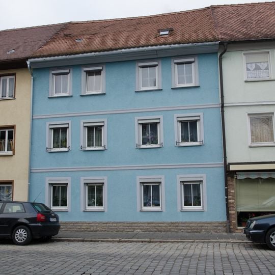 Traufseitiger Putzbau