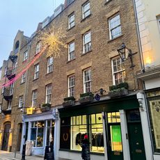 4 And 6, Shorts Gardens