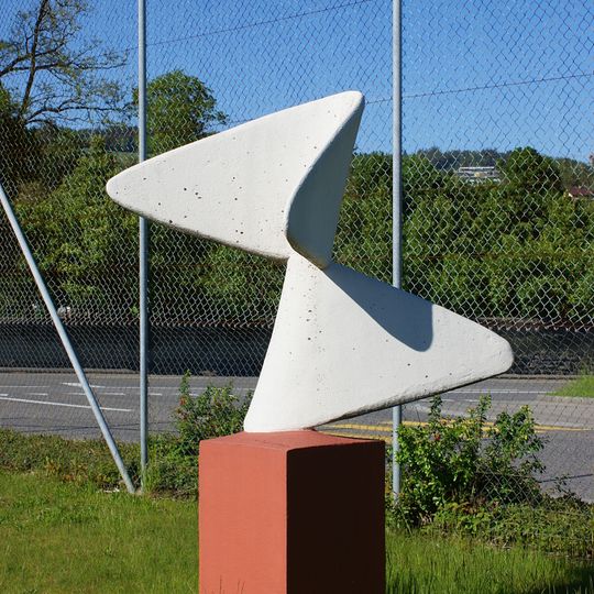 Zwei aufeinandergestellte Flügel