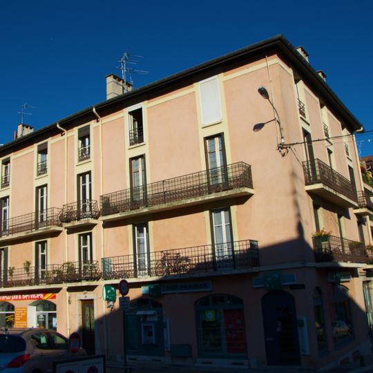 Maison, 2 place du Docteur-Valois