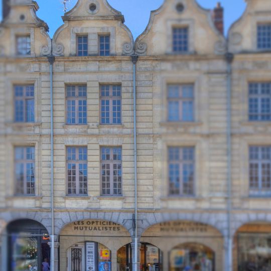 22 de la Place des Héros