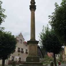 Sloup se sochou Panny Marie