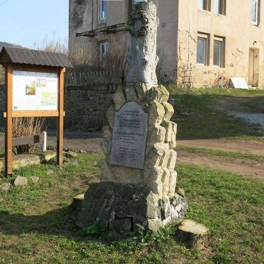 Pomník objeviteli zdroje pitné vody pro obec v Chvalově