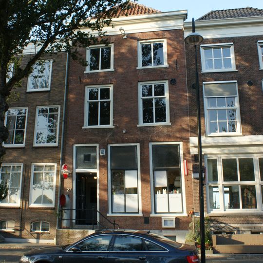 Pand met eenvoudige lijstgevel