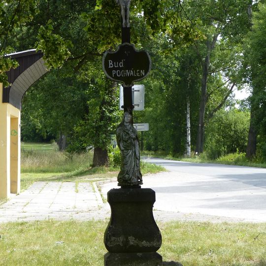 Kříž v Kleci u autobusové zastávky