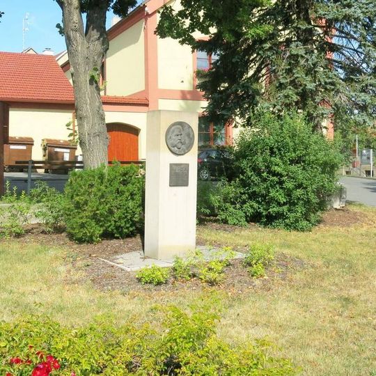 Pomník Jaroslava Věšína v centru Vraného