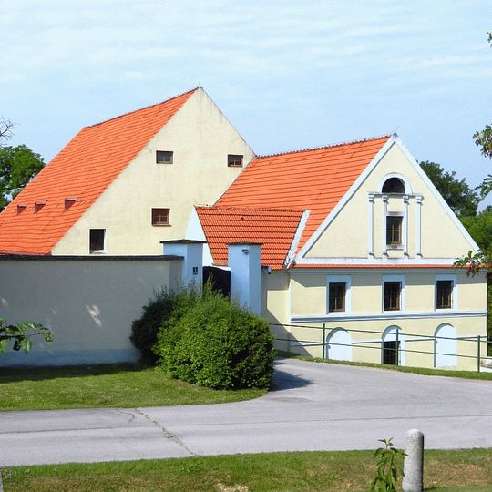 Neumühle/Wohn- und Mühlengebäude samt Lagerräume