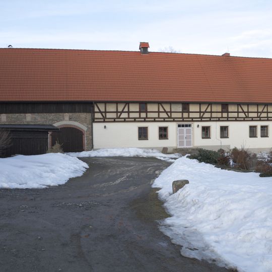 Wohnhaus mit integriertem Wirtschaftsteil Am Sportplatz 16