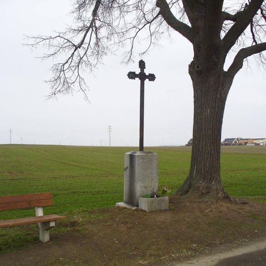 Kříž u polní cesty mezi Mírovicemi a Velení