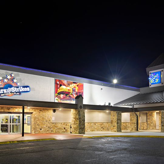 Stars and Strikes Family Entertainment Center