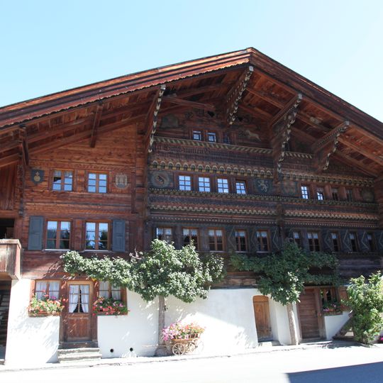 Former farmhouse with mill