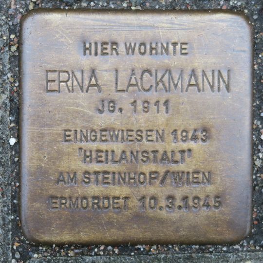 Stolperstein en memoria de Erna Lackmann