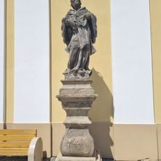 Socha Svatého Jana Nepomuckého u kostela na Masarykově náměstí v Hodoníně