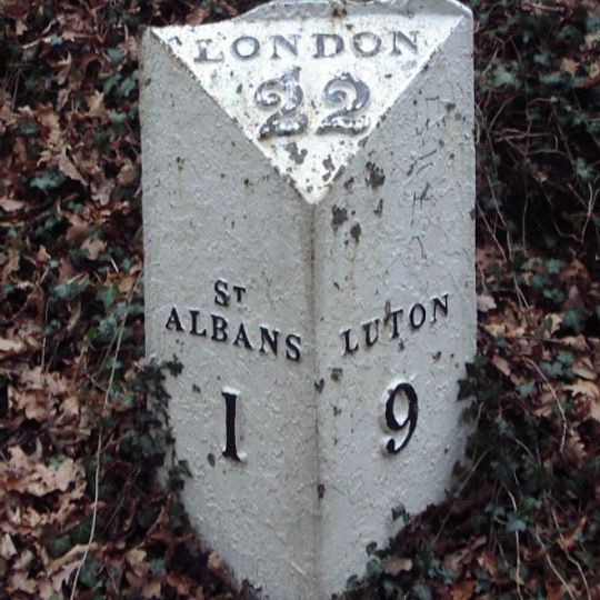 Milepost, Old Harpenden Road, Bernard's Heath