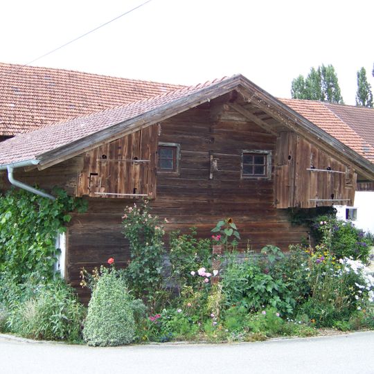 Blockbau-Getreidekasten mit Taubenschlag