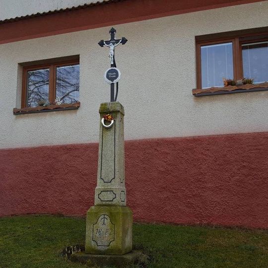 Kříž u č.p. 4 v Trokavci