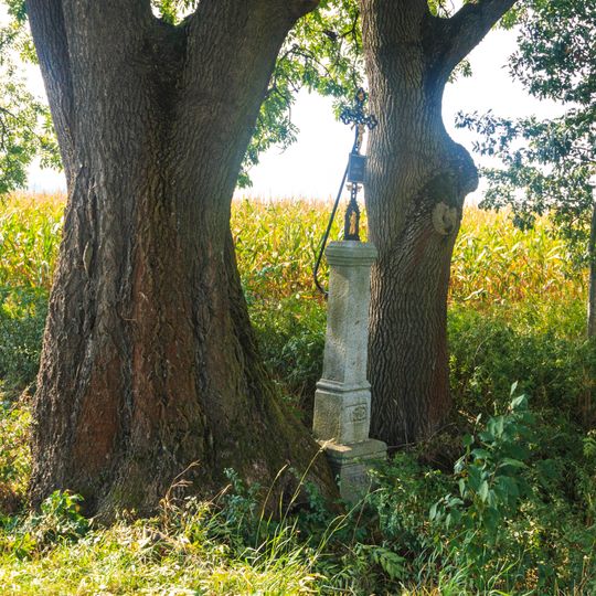 Kříž severně od Podolí u rybníka Chválovec