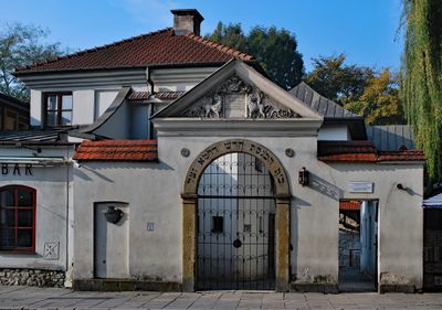 Entrance 1