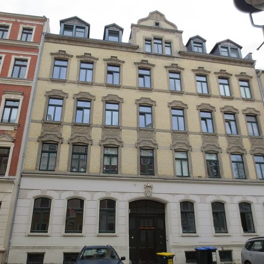 Mietshaus in geschlossener Bebauung Leonhardtstraße 1