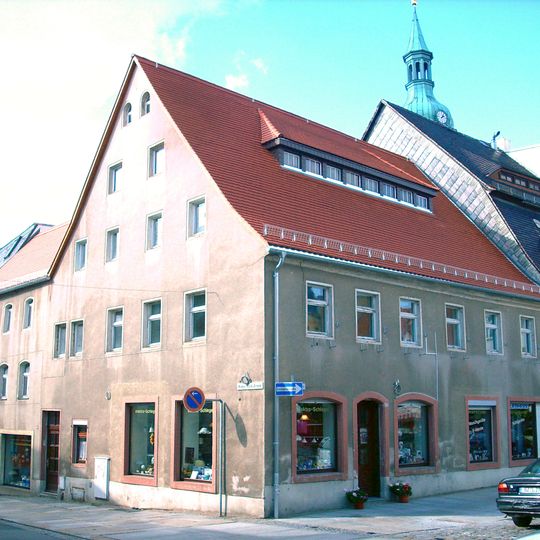 Wohnhaus in Ecklage mit Laden Robert-Koch-Straße 19