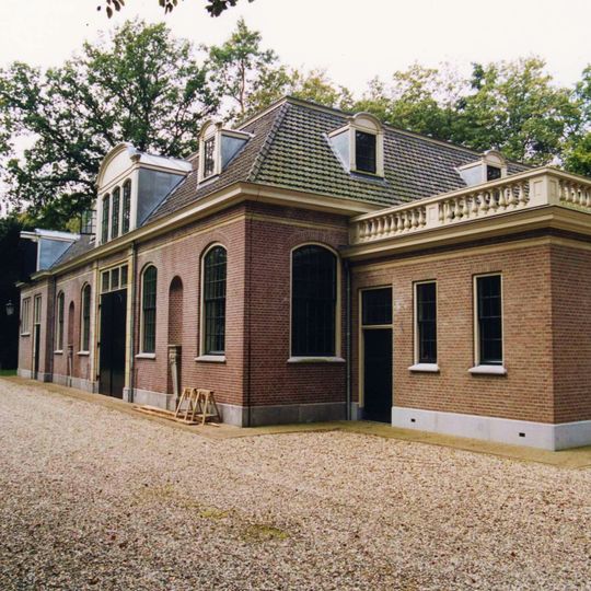 Broekhuizen: koetshuis