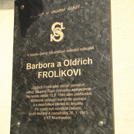 Pamětní deska Barbory Frolíkové a Oldřicha Frolíka