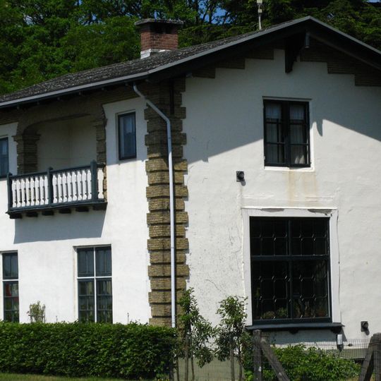 De Haere, Rentmeesterswoning, Chalet-achtig huis