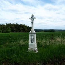 Kříž u silnice mezi Rozsečí a Březí