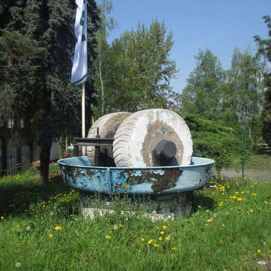 Industriální plastika v Plzni v průmyslovém areálu u Zahradní ulice