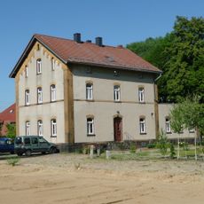 Empfangsgebäude des Bahnhofs Burkau (Alter Bahnhof), heute Wohnhaus Straße der Jugend 7