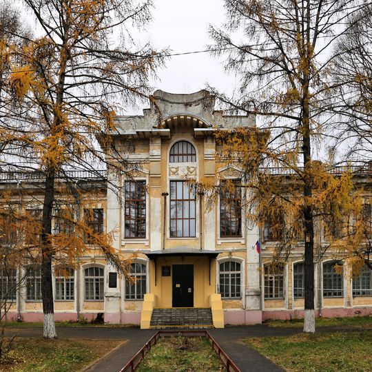 Здание мужской гимназии, в которой учился Г.Г. Фейгин и работал друг семьи Ульяновых А.В. Захаров