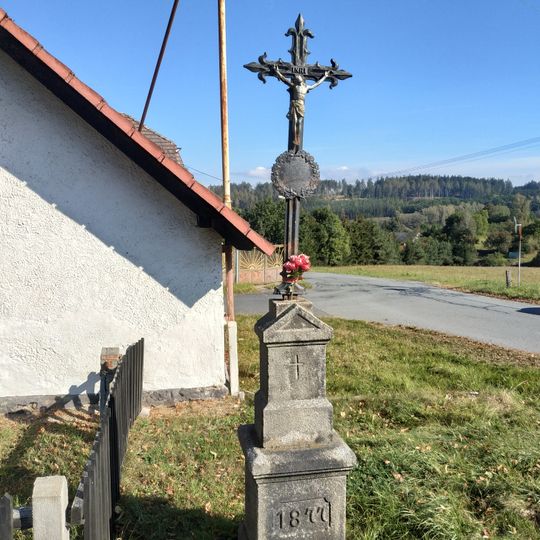 Kříž v Životicích u křižovatky