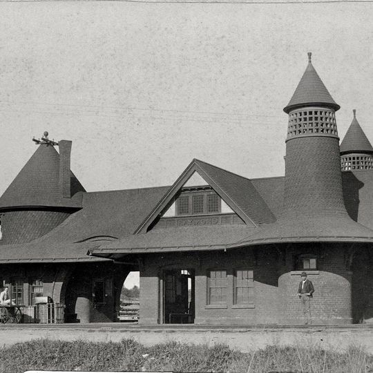 Raymond Hotel