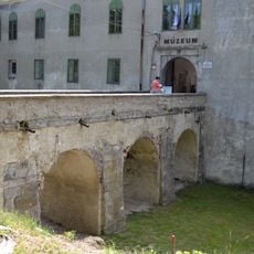 Hrad Modrý Kameň, priekopa šijová