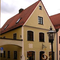 Wohn- und Geschäftshaus