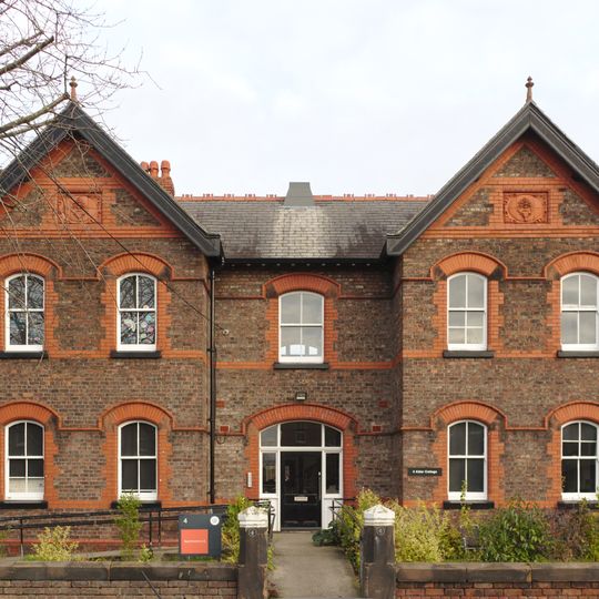 4 New Hall, Longmoor Lane