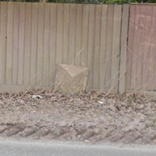 Milepost, S of Stapeley House